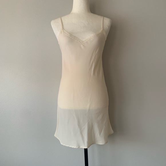 Valentino Red Floral Macrame Embroidered Dress - Picture 7 of 12